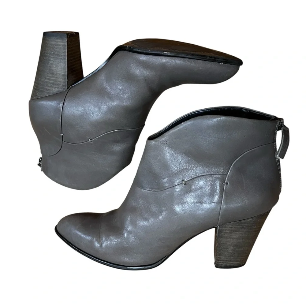 B. Makowsky Gray Leather Ankle Boots Block Heel Back Zip Pointed Curvy Booties
